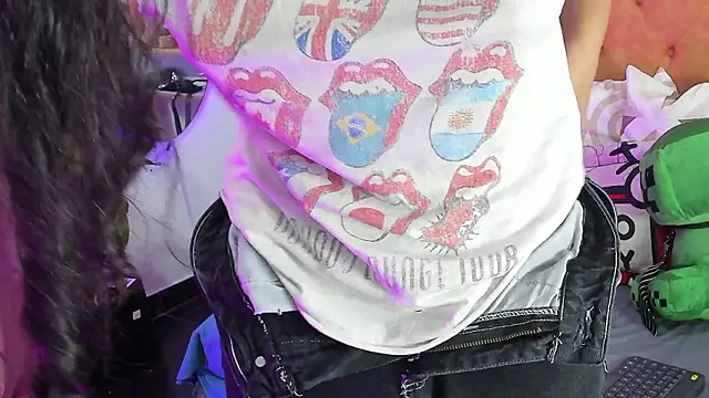 Snapshot of MeowMota_ chatting on February 6, 2026, 7:17 pm MeowMota online show from February 6, 2026, 7:17 pm