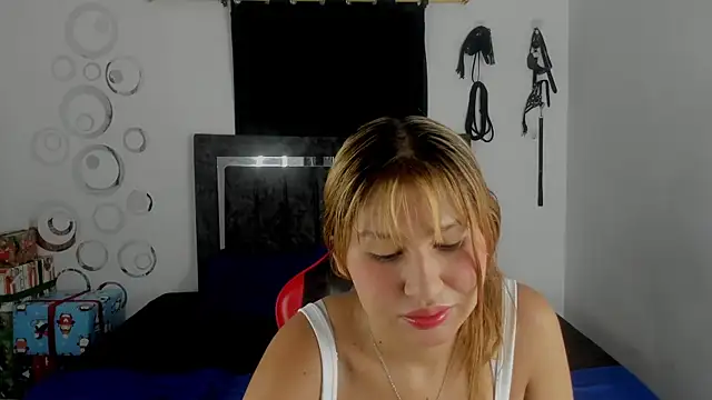 Snapshot of Bella_Blanca chatting on January 13, 2026, 12:21 pm Bella Blanca online show from January 13, 2026, 12:21 pm