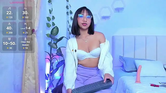 emily7  online show from February 21, 2026, 8:54 pm