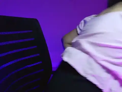 Snapshot of CutieVibe01 chatting on January 14, 2026, 4:23 pm CutieVibe01 online show from January 14, 2026, 4:23 pm