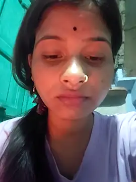 Nirasha cute online show from February 5, 2026, 6:45 pm