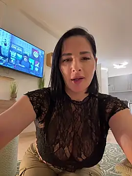 Maya-www online show from February 15, 2026, 5:31 pm