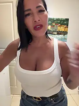 Maya-www online show from May 13, 2026, 5:54 pm