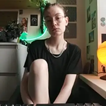 Snapshot of Shy_Bamby chatting on March 2, 2026, 10:33 am Shy Bamby online show from March 2, 2026, 10:33 am