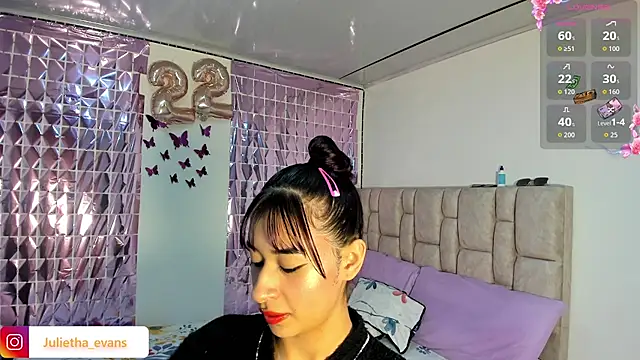 Snapshot of Julietha-evans chatting on March 26, 2026, 11:21 pm Julietha-evans online show from March 26, 2026, 11:21 pm
