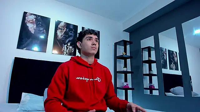 Alejo Grey online show from January 14, 2026, 12:33 pm