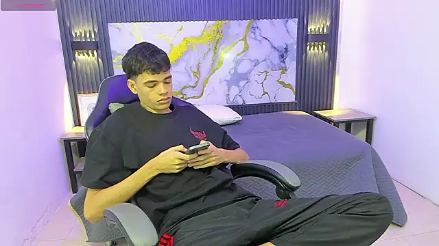 Dark Desiree18 online show from February 1, 2026, 12:04 pm