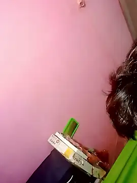 larahotg online show from January 9, 2026, 11:57 am