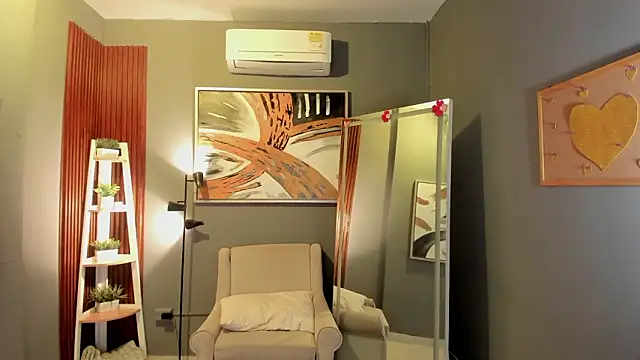 ailann  online show from March 25, 2026, 7:42 pm