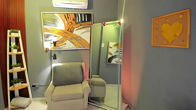 ailann  online show from April 7, 2026, 7:36 pm