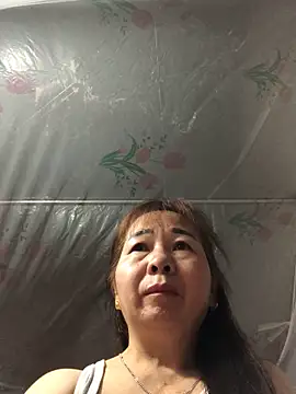 -Mery- online show from April 12, 2026, 8:03 pm