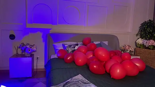  SilkyShadow  online show from February 16, 2026, 1:02 am