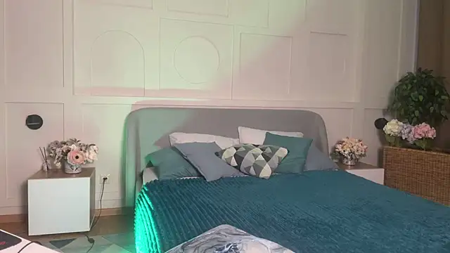  SilkyShadow  online show from March 28, 2026, 1:05 am