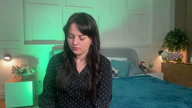  SilkyShadow  online show from April 7, 2026, 1:06 am