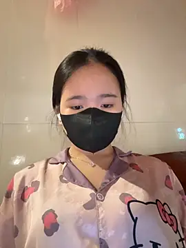 Gwen879 online show from April 14, 2026, 1:44 am