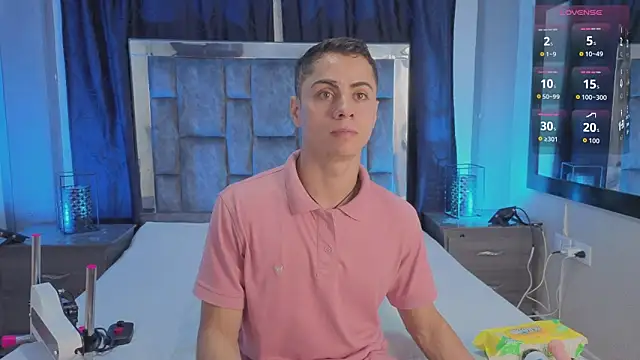 LeoMonnroe online show from February 20, 2026, 7:36 pm