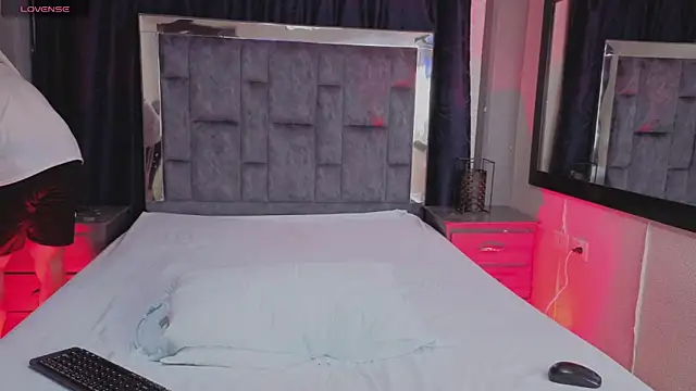 LeoMonnroe online show from April 13, 2026, 7:08 pm