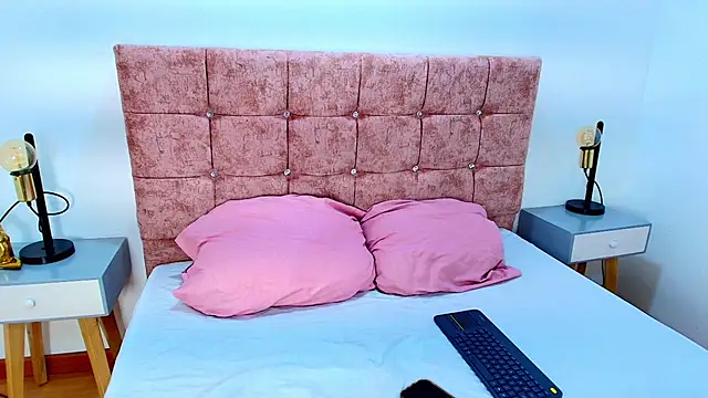 Snapshot of Veronica_Wins_ chatting on January 11, 2026, 7:08 pm Veronica Wins online show from January 11, 2026, 7:08 pm