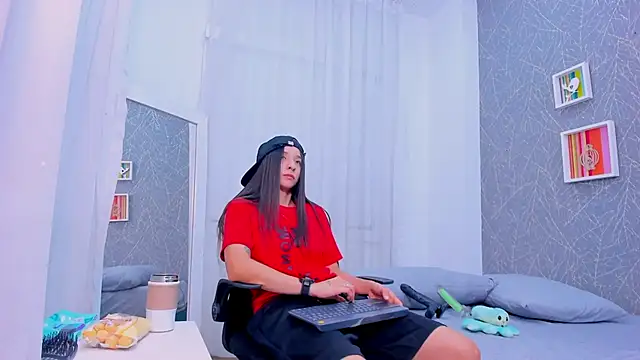 ViictoriiaSaenz online show from March 18, 2026, 9:40 pm