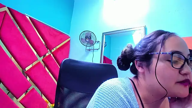 MiaRouss69 online show from February 19, 2026, 4:30 am