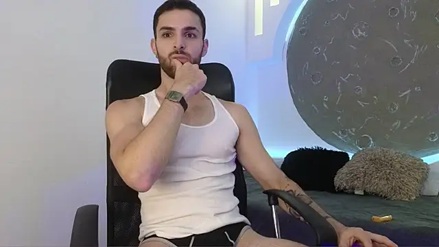 Apolo lux1 online show from February 11, 2026, 8:47 pm