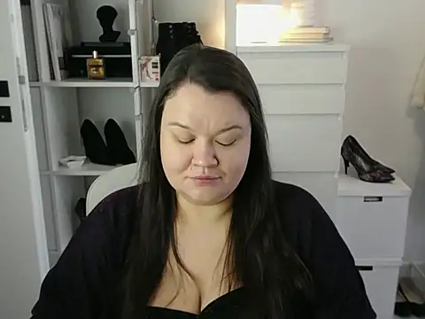 HollyDanceSoul online show from March 18, 2026, 7:33 am