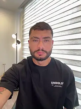 Snapshot of FrancoRossi_ chatting on April 7, 2026, 12:38 pm FrancoRossi online show from April 7, 2026, 12:38 pm