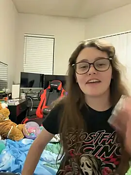 julia4thewin online show from April 9, 2026, 2:00 am