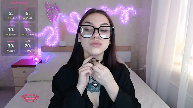 Snapshot of TianaHot777 chatting on February 12, 2026, 12:33 pm TianaHot777 online show from February 12, 2026, 12:33 pm