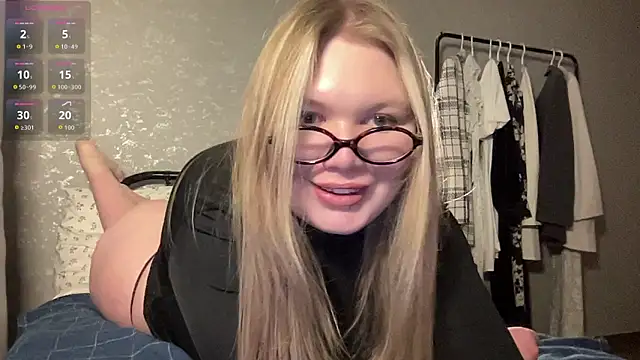 cutiejulie  online show from January 31, 2026, 10:30 pm