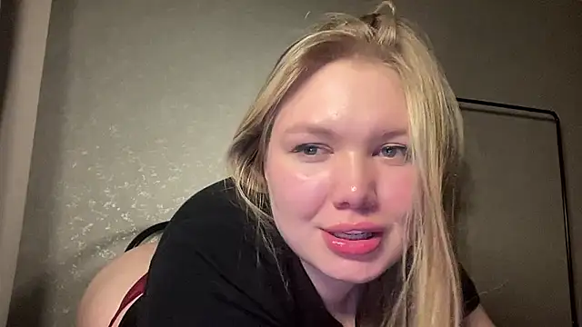 cutiejulie  online show from February 16, 2026, 3:13 am