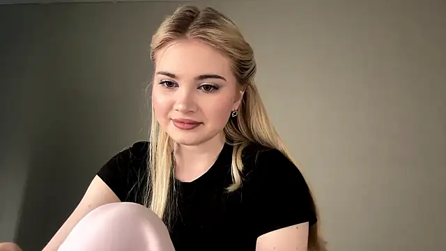 KariJarecke online show from February 17, 2026, 1:07 pm