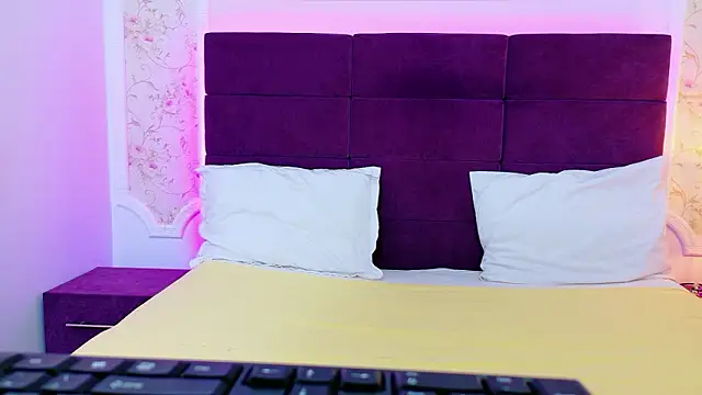 EvelinHill online show from February 7, 2026, 5:11 am