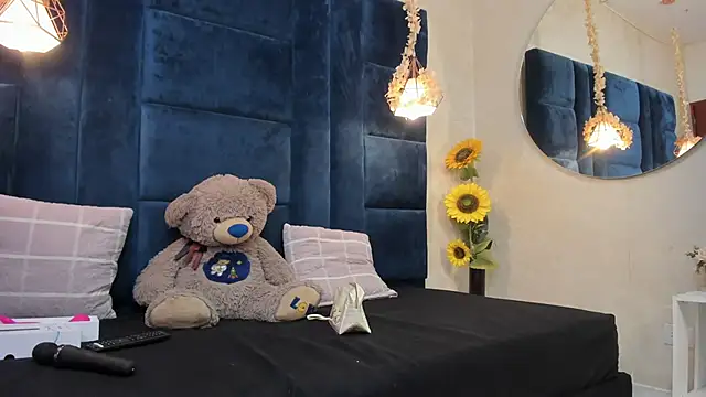 Laura Miller1 online show from April 12, 2026, 4:12 pm