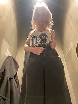 aka Blonde online show from April 19, 2026, 7:07 am