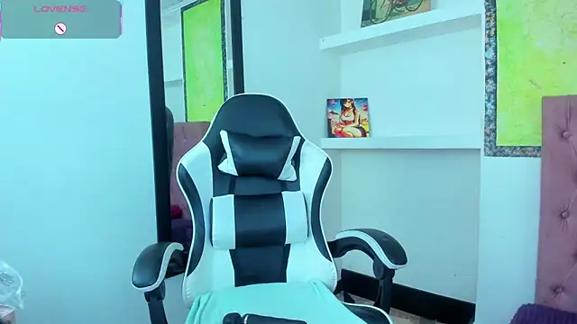 kittymiauu444 online show from January 13, 2026, 7:41 pm