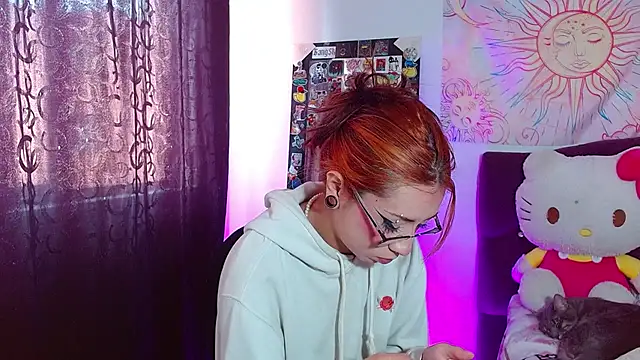 kittymiauu444 online show from February 13, 2026, 3:52 pm