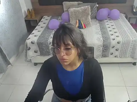 miss charlott 18 online show from April 13, 2026, 11:59 am