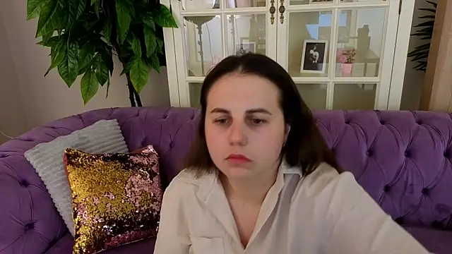 MikaFoxy online show from April 9, 2026, 5:07 am
