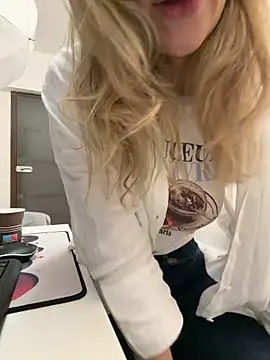 FrancescaZahra online show from February 8, 2026, 10:13 pm