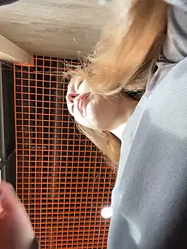 Snapshot of LeiaMood chatting on February 18, 2026, 6:53 am LeiaMood online show from February 18, 2026, 6:53 am