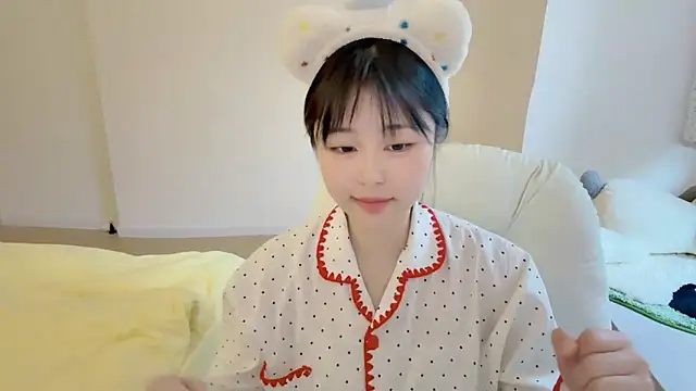 Onefiona online show from April 11, 2026, 4:17 am