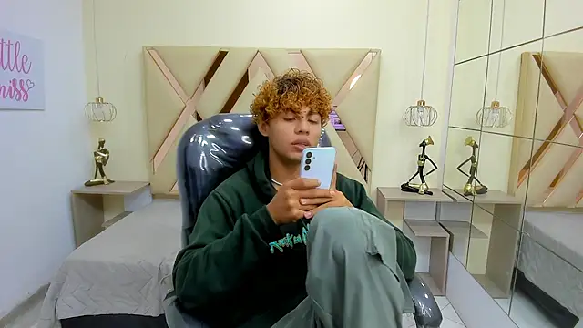 Anyelo Twink online show from March 4, 2026, 8:15 pm