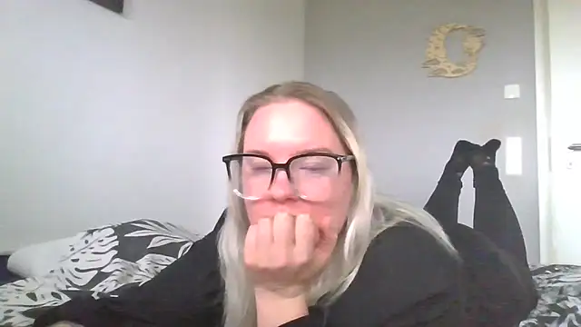 MinchenBienchen98 online show from February 11, 2026, 10:42 am