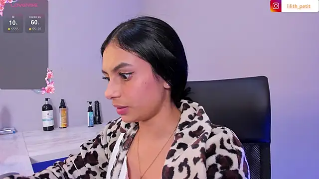 Snapshot of lilith_petit_ chatting on July 5, 2026, 1:23 am lilith petit online show from July 5, 2026, 1:23 am