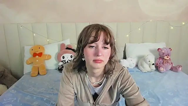 AdeleSilvy online show from June 22, 2026, 1:40 am