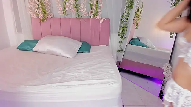 nicky bonny18 online show from February 10, 2026, 12:09 pm