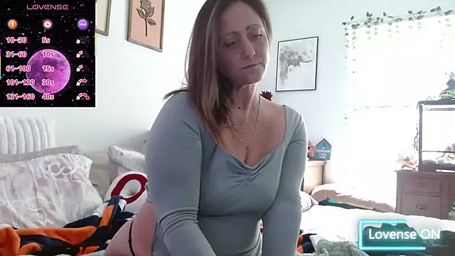 FoxyMillie online show from February 5, 2026, 4:44 pm