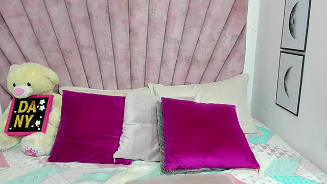 danibellucii  online show from March 29, 2026, 3:50 am