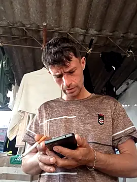 torvyHot online show from April 12, 2026, 11:37 am